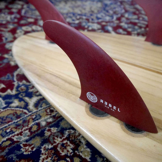 Rebel Fin Co. - Thruster Set, FCS 1, Recycled Fishing Nets, Red